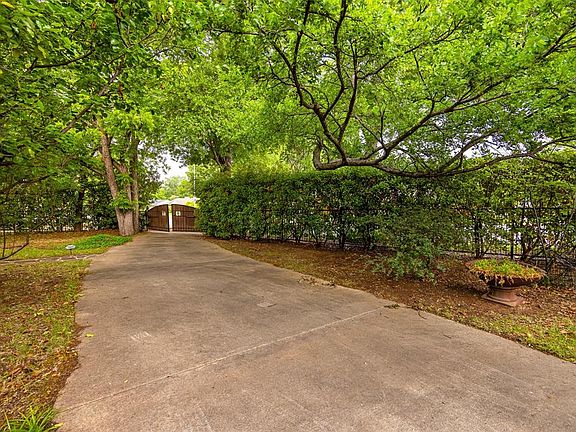 4th image of 3636 Royal Ln