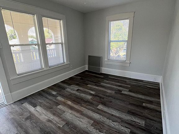 3rd image of 209 Taylor Ave Unit 2