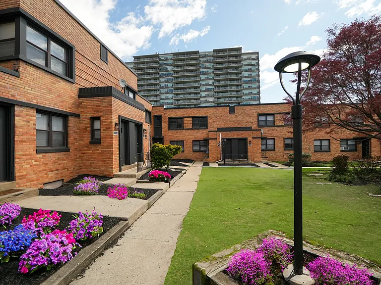 Wynmawr Court Apartments — Photo 13