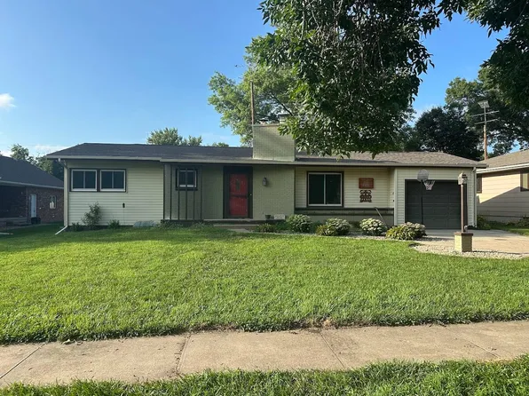 520 Eads Ave, Hebron, NE 68370