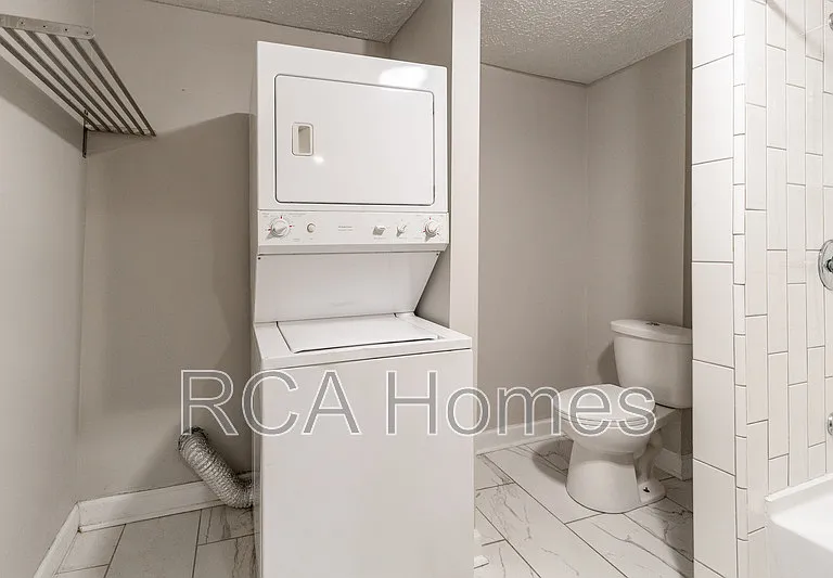 1027 Saint Paul St — Photo 8