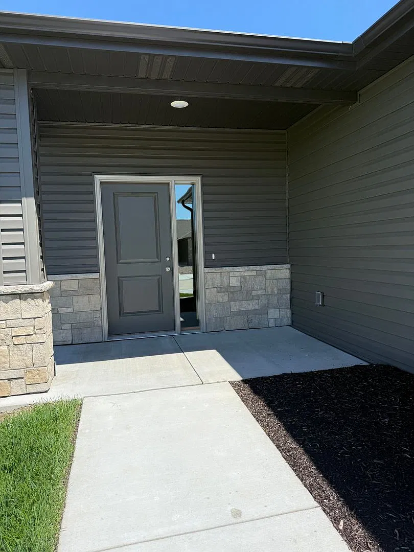 Ranch 3 bedroom/3 bath townhome in SE Lincoln — Photo 2
