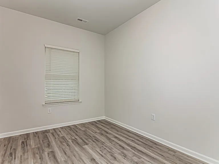 1119 Rhyne Rd — Photo 8