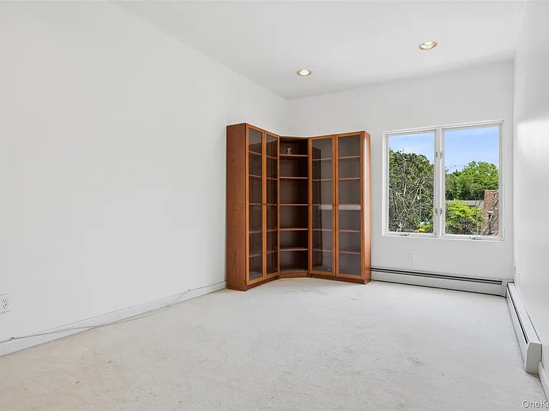 67 Parkway Dr — Photo 33