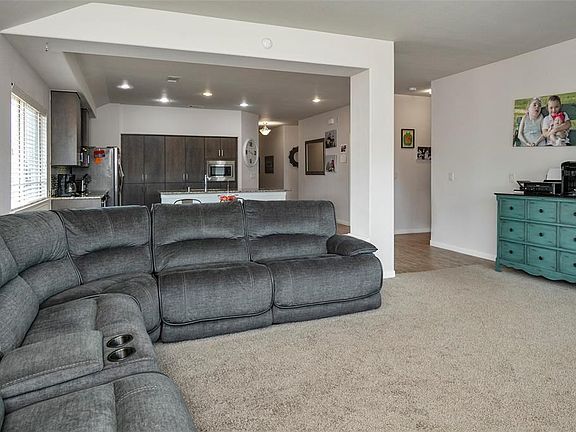 3rd image of 3102 Buckthorn St