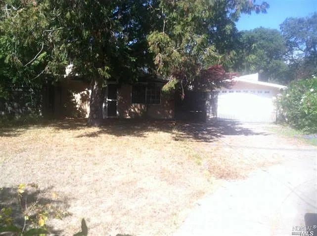 89 Grove Ln photo 1