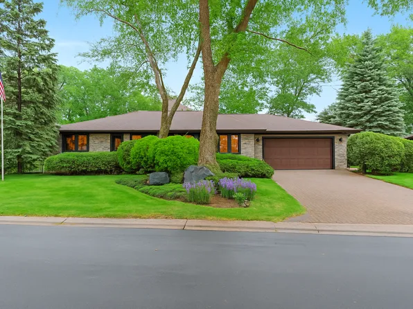 1267 Nursery Hill Ln, Arden Hills, MN 55112