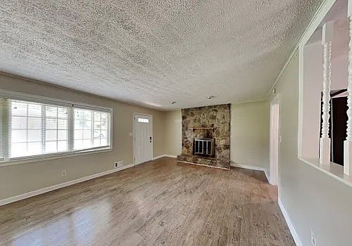 5th image of 758 Birchwood Ln SW