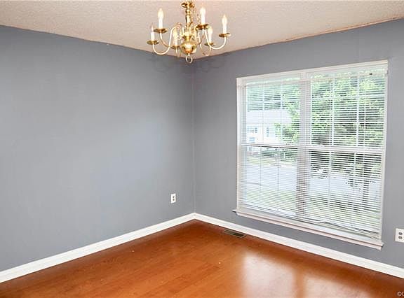 4th image of 904 Wheelwood Way