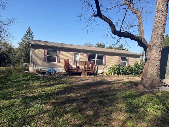 3263 Lincoln St, Newton, IA 50208