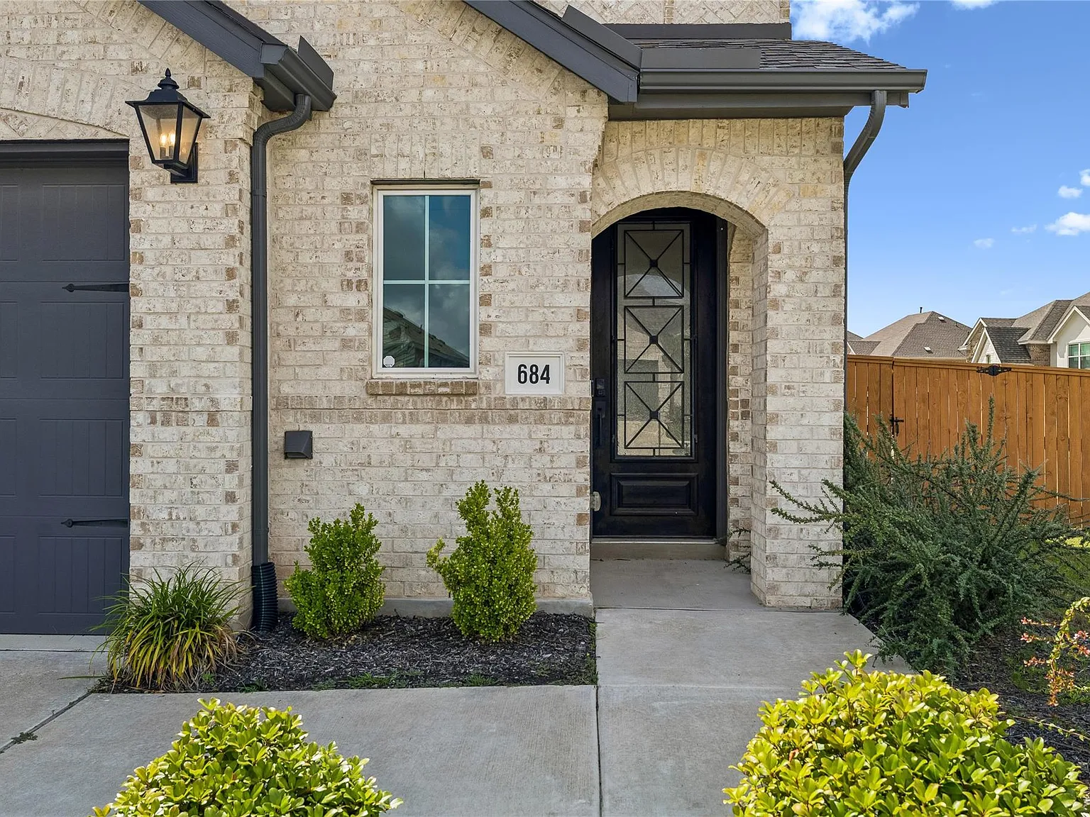 4 bed, 3.0 bath, 2615 sqft, $2,500 — Photo 3