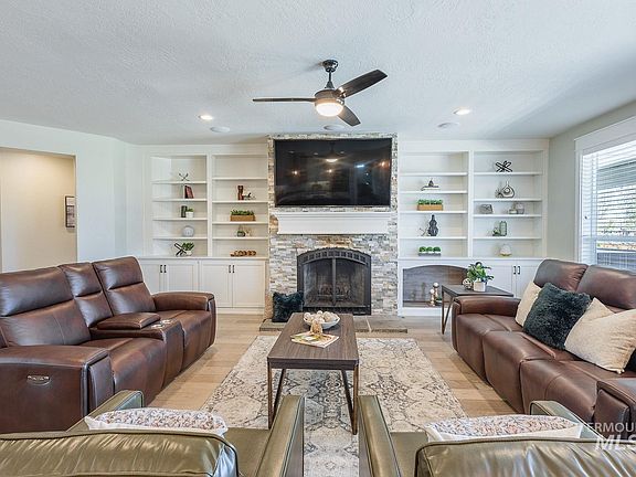 4th image of 1768 N Annadale Way