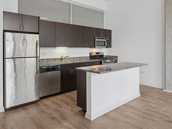 5th image of 235 W Van Buren St Unit 4613
