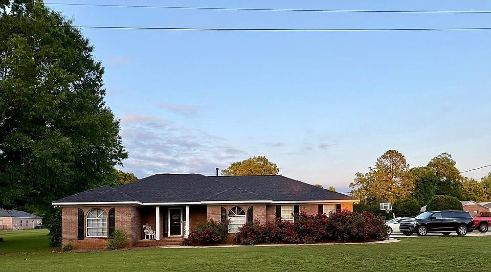 1st image of 143 Forest Cir