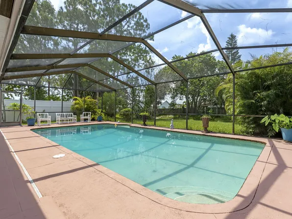962 SE Atlantus Avenue, Port St Lucie, FL 34983