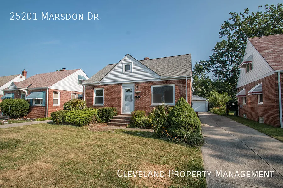 25201 Marsdon Ave photo 1