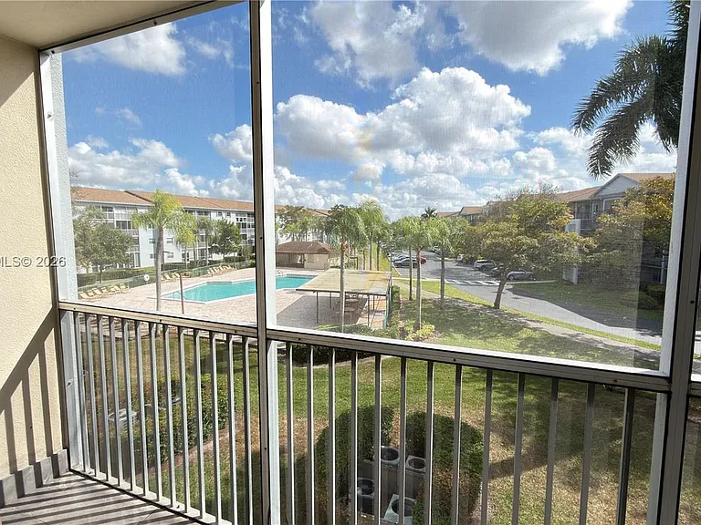 12500 SW 5th Ct #307M — Photo 33