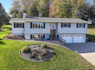 2450 Palomino Cir, Dubuque, IA 52001