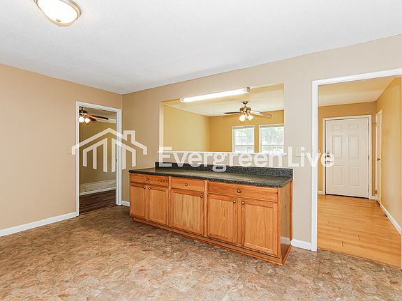 4th image of 438 Riverside Ln
