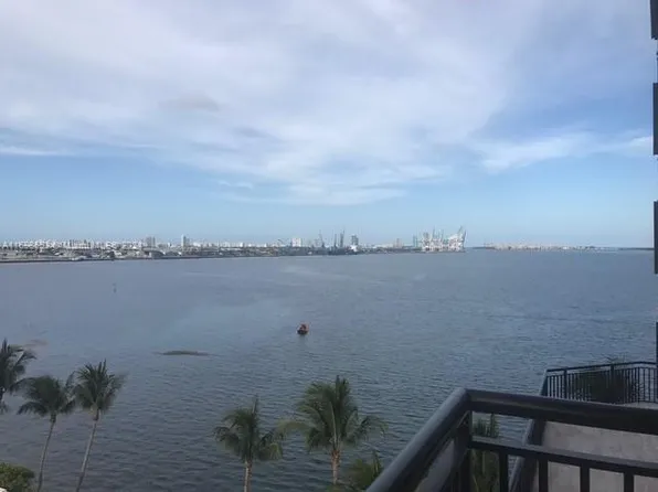 540 Brickell Key Dr APT 830, Miami, FL 33131