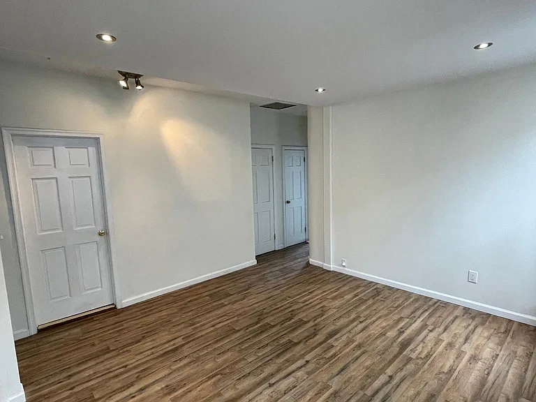 292 Boyd Ave — Photo 8