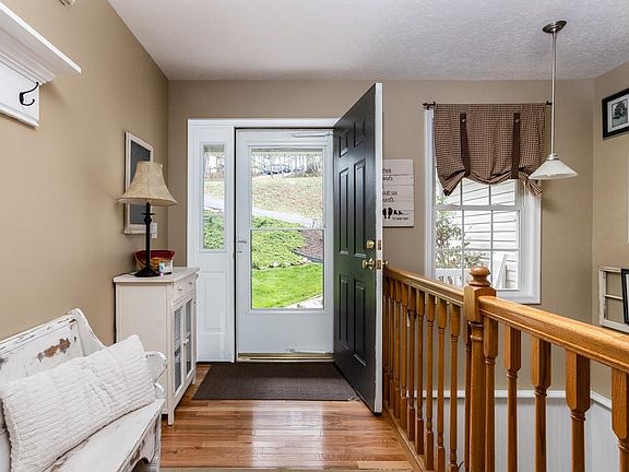 3rd image of 168 Shenandale Dr