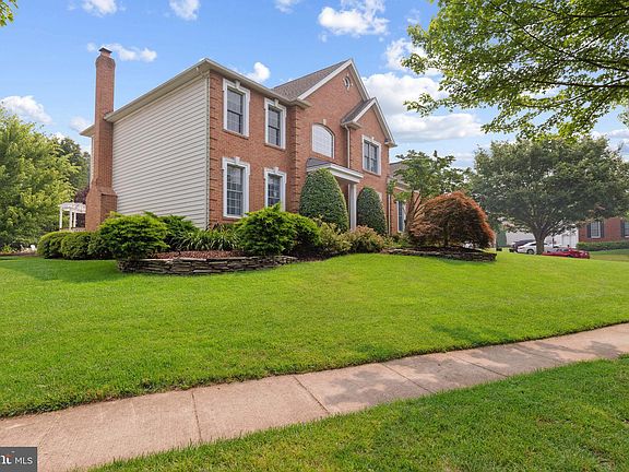 2nd image of 15090 Sycamore Hills Pl