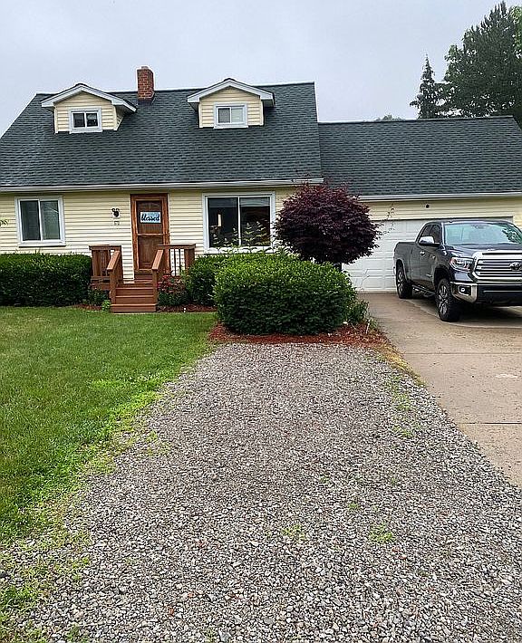 1st image of 670 Ferndale Ave