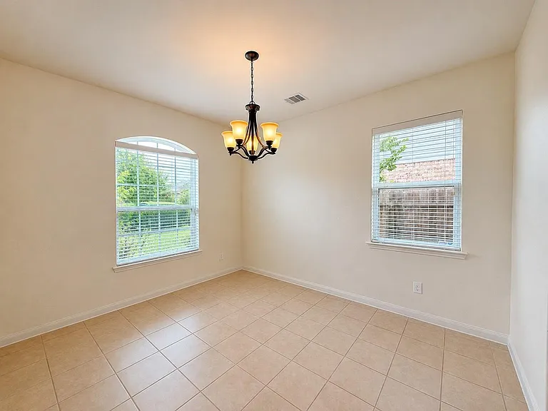 8739 Leclaire Meadow Dr — Photo 11