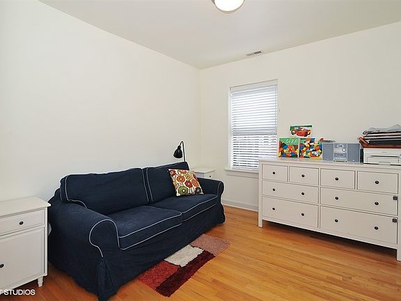5th image of 1329 W North Shore Ave APT 2W