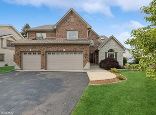 209 68th St, Darien, IL 60561