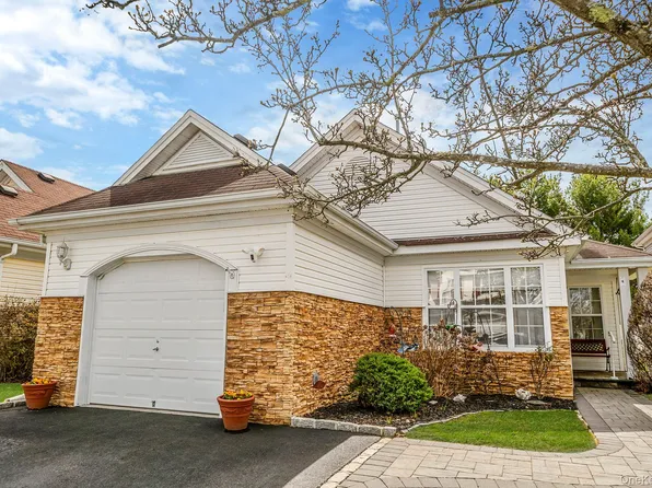 4 Alexandra Drive, Middle Island, NY 11953