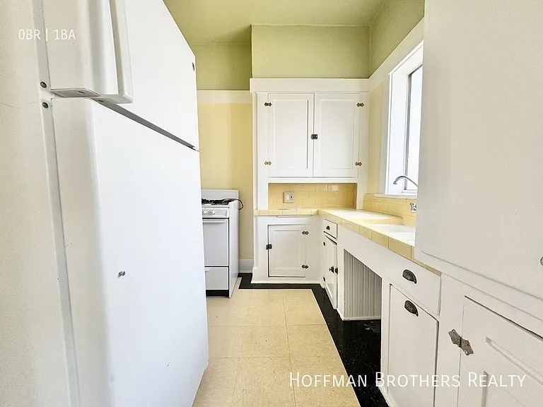 1032 Albany St #14 — Photo 3