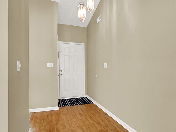 4th image of 11513 Jamestown Dr W