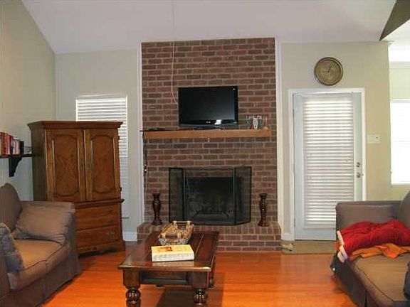 3rd image of 7645 Schillinger Heights Dr