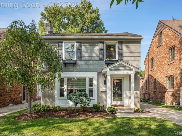 276 Moran Rd, Grosse Pointe Farms, MI 48236