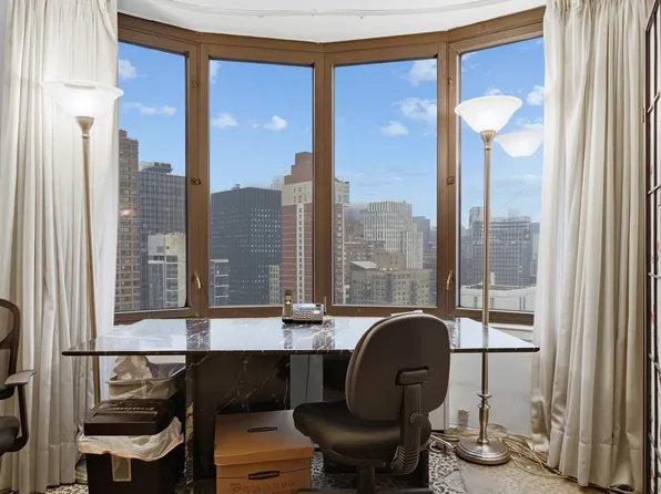 330 East 38th Street image 10 of 27