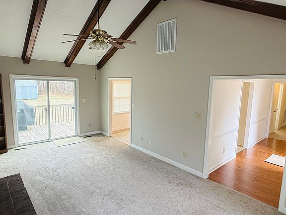 Living area to entryway