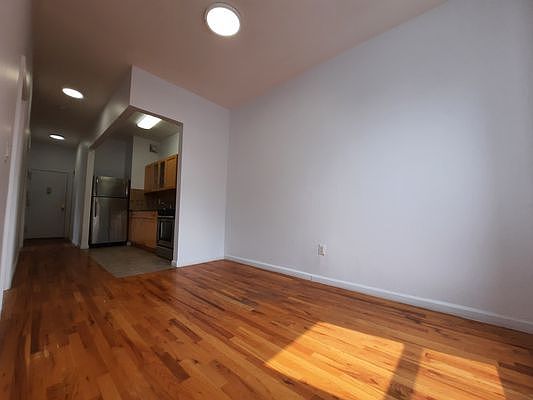 4th image of 518 Willoughby Ave APT 2F