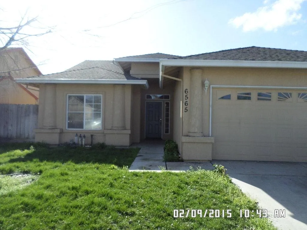 6565 W Nicholas Dr photo 1