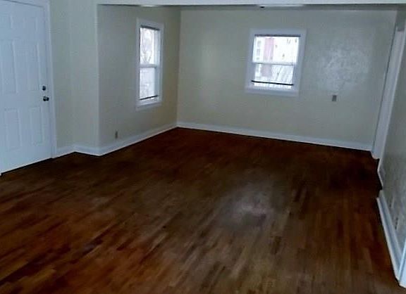 2nd image of 536 Parkhill Dr