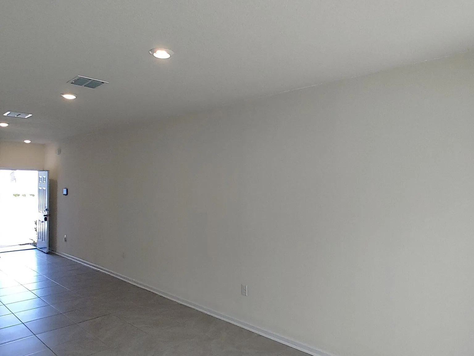 3 bed, 2.5 bath, 1335 sqft, $1,850 — Photo 3