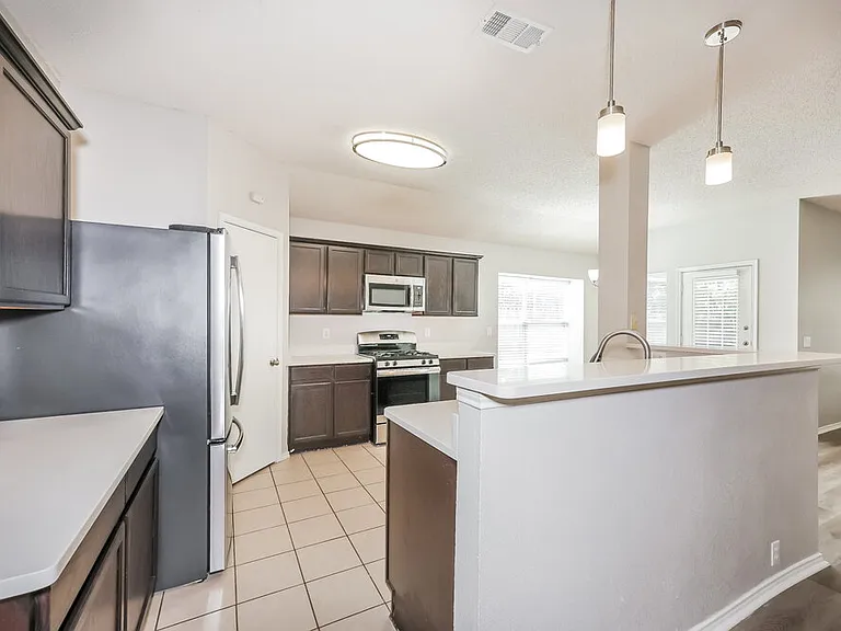 833 Lariat Dr — Photo 9