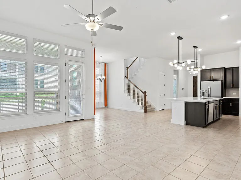 1413 Buckeye Trl — Photo 3