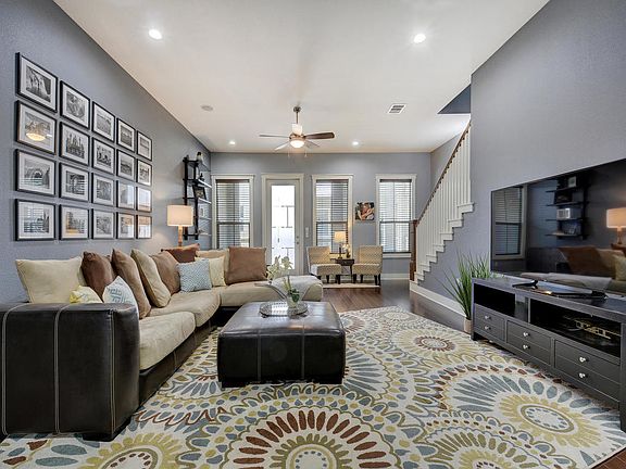3rd image of 2520 Bluebonnet Ln #31