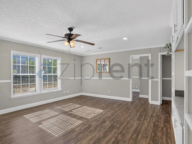 26 Hillandale St — Photo 14