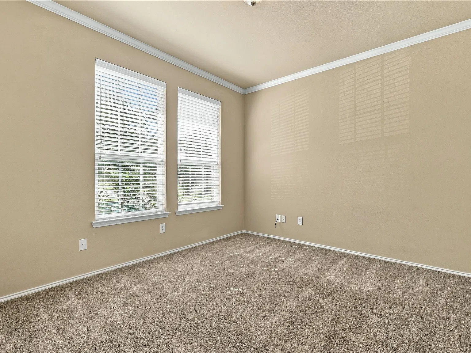 3 bed, 2098 sqft, $2,400 — Photo 4