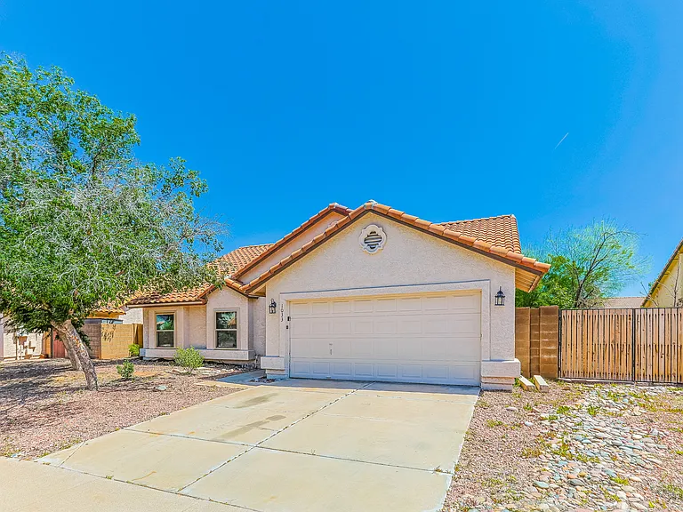 1033 N Nielson St — Photo 2