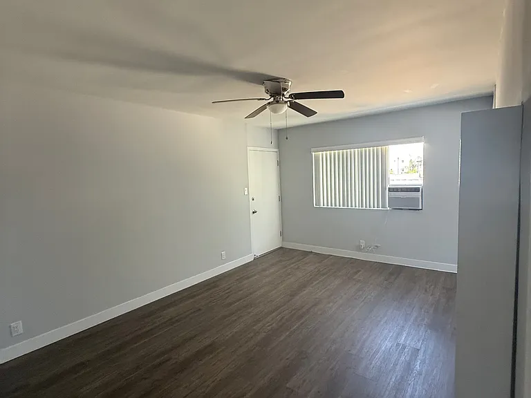 4726 Saint Charles Pl #3 — Photo 16