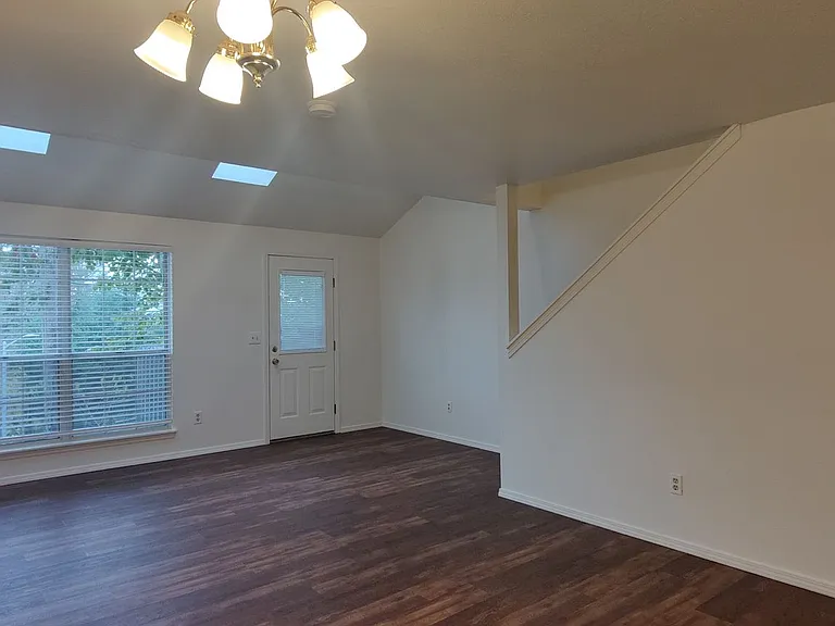 1109 Schurman Rd S — Photo 16
